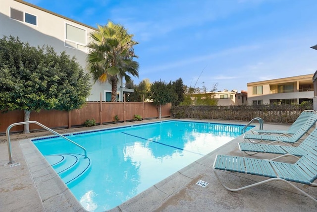 view of swimming pool