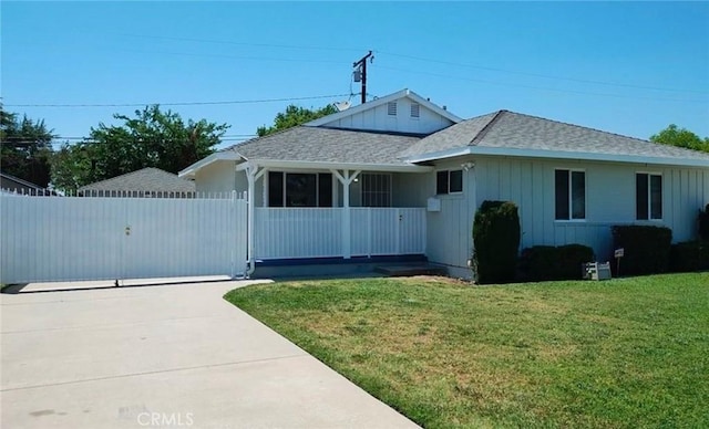 ranch-style house featuring a front lawn