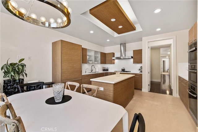 dining area featuring sink and a tray ceiling