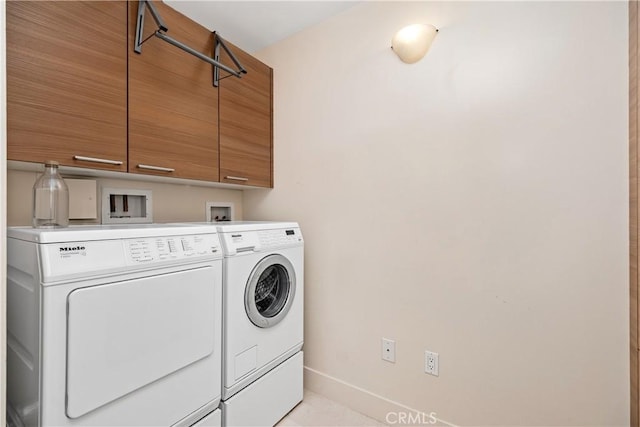 laundry room with cabinets and independent washer and dryer