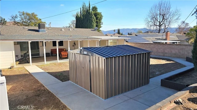 view of yard featuring a mountain view and an outbuilding