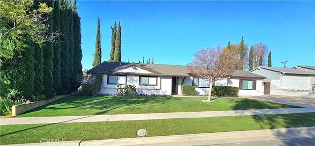 single story home with a front yard