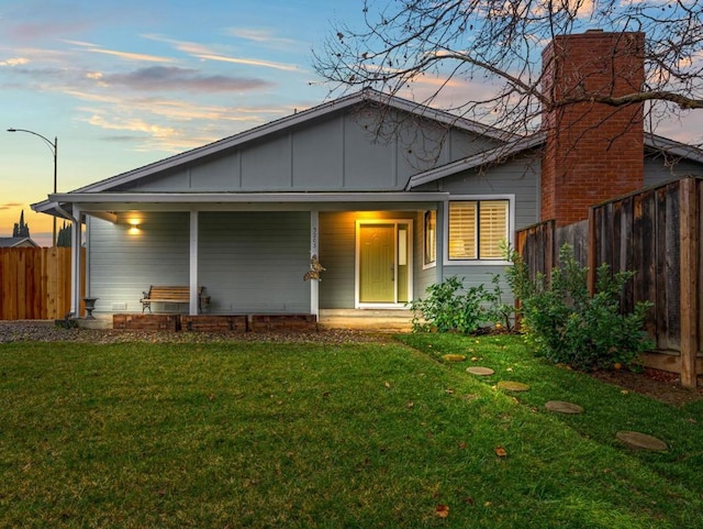 view of front of home featuring a yard