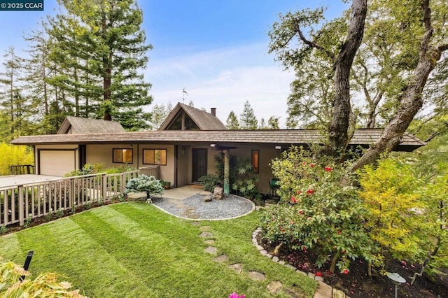 view of front of home featuring a garage and a front lawn