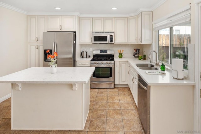 kitchen featuring decorative backsplash, stainless steel appliances, sink, and a kitchen island