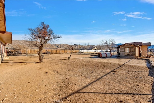 view of yard with an outbuilding