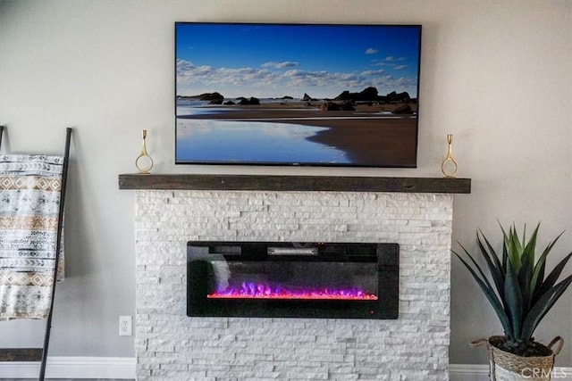 39120 Paradise Way, Cathedral City, CA 92234 - interior details with a fireplace