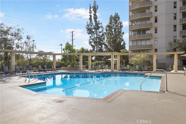 view of swimming pool featuring a patio