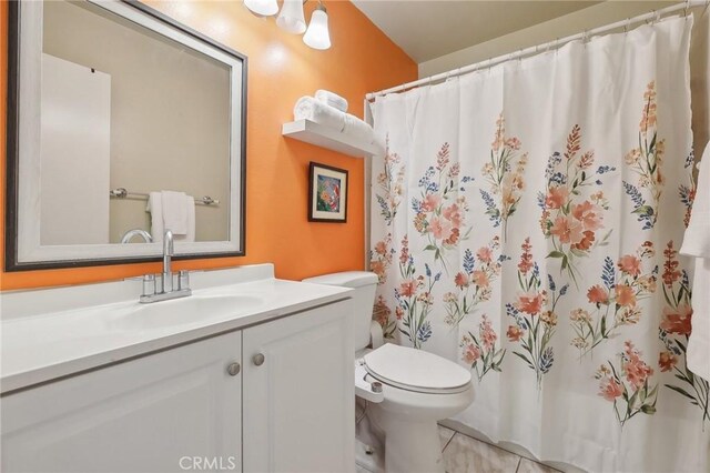 bathroom with vanity, toilet, and a shower with shower curtain