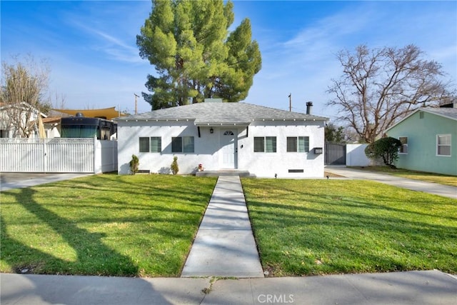 view of front of property with a front lawn