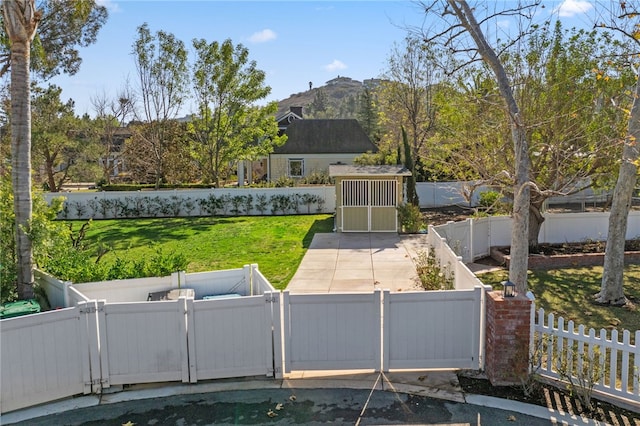 view of front of property with a mountain view and a front lawn