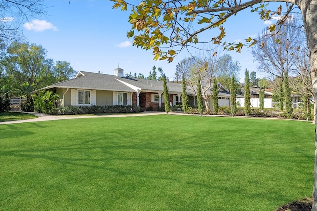 single story home featuring a front lawn