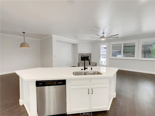 kitchen with dark wood-type flooring, a sink, open floor plan, stainless steel dishwasher, and a center island with sink