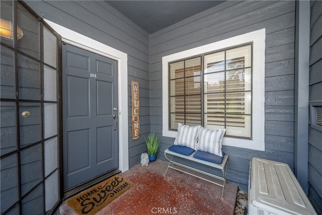 entrance to property featuring a porch