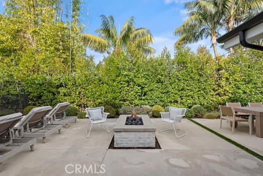 view of patio featuring a fire pit