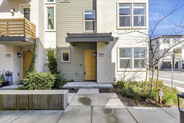 entrance to property with a balcony