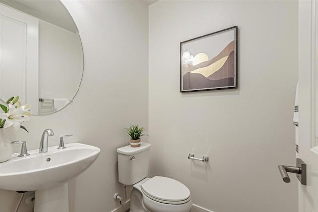 bathroom featuring toilet and sink