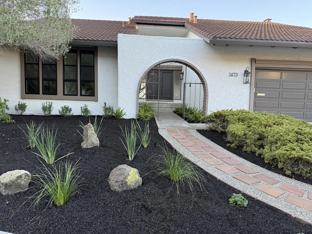 view of front of property featuring a garage