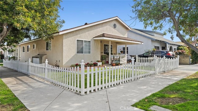 view of front of property with a front lawn and covered porch