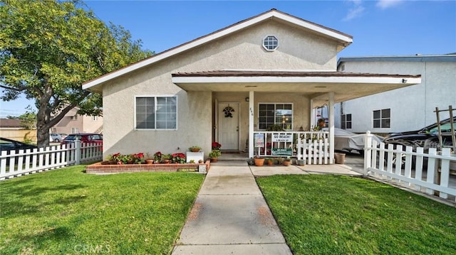 view of front of house with covered porch and a front lawn