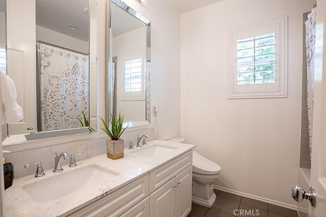 bathroom featuring plenty of natural light, toilet, a shower with shower curtain, and vanity