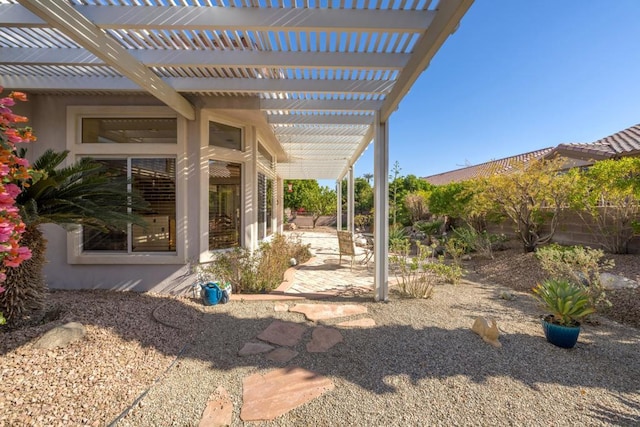 view of yard featuring a pergola