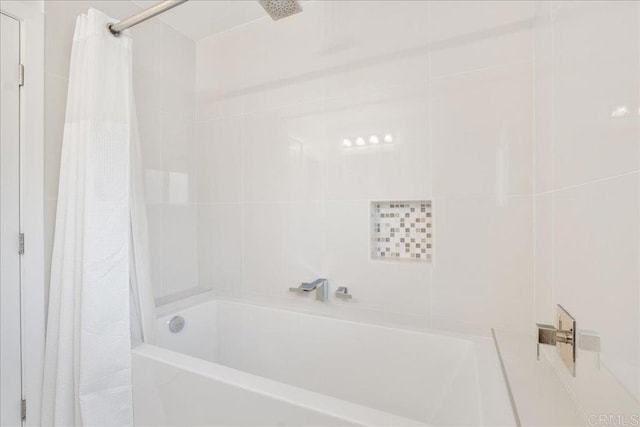 bathroom with shower / bath combo