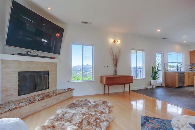 living room featuring sink and a wealth of natural light