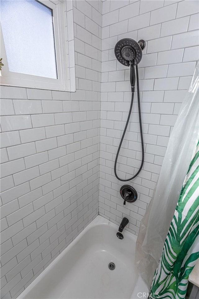 bathroom featuring shower / tub combo