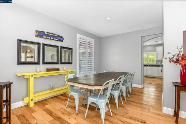 dining area with sink and light hardwood / wood-style flooring