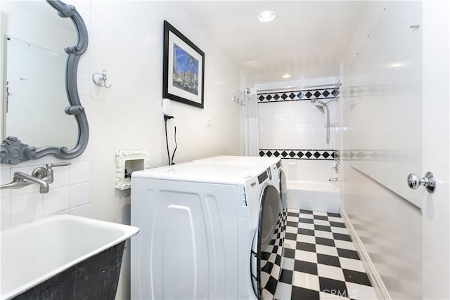 laundry room featuring sink and independent washer and dryer