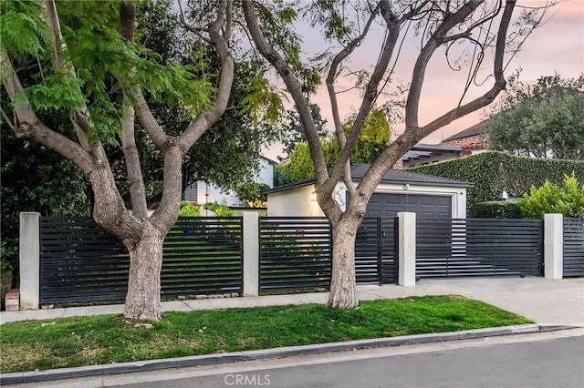 view of front of house featuring a garage