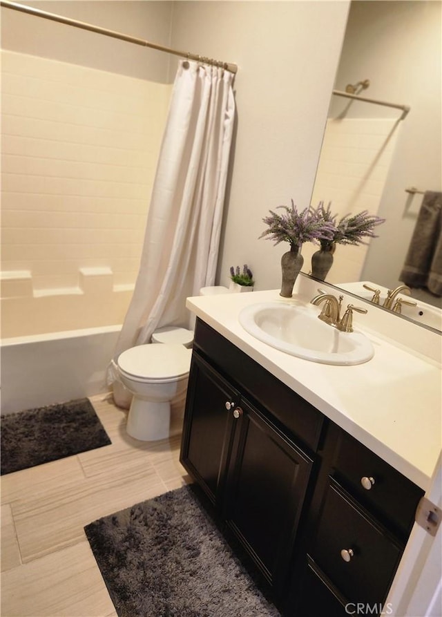 full bathroom featuring vanity, toilet, and shower / bath combo