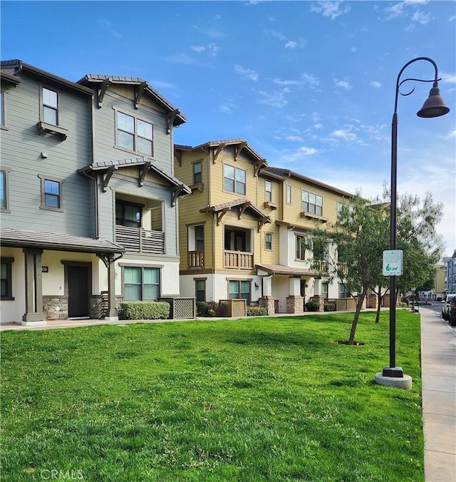 view of home's community featuring a lawn