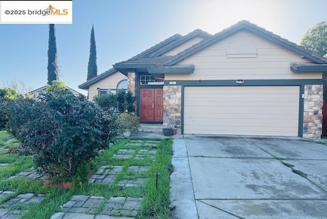 view of front facade with a garage