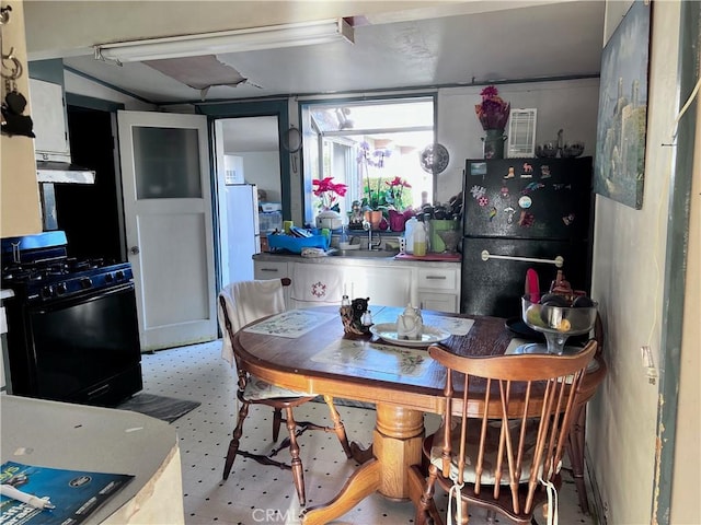 dining space with sink