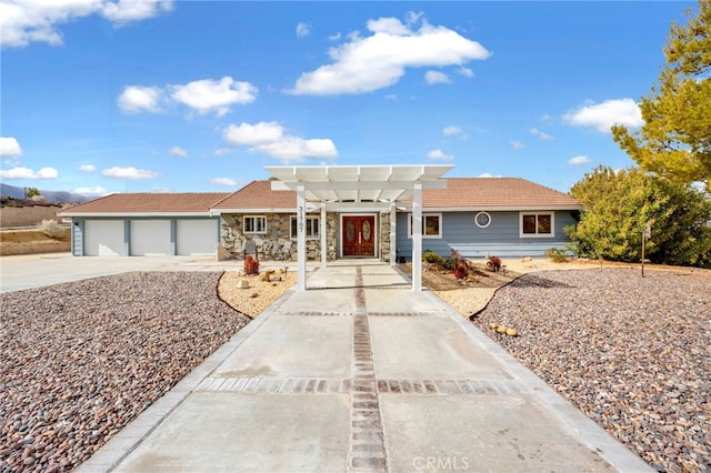 single story home featuring a garage