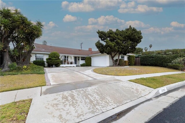 view of front of home featuring a garage and a front lawn