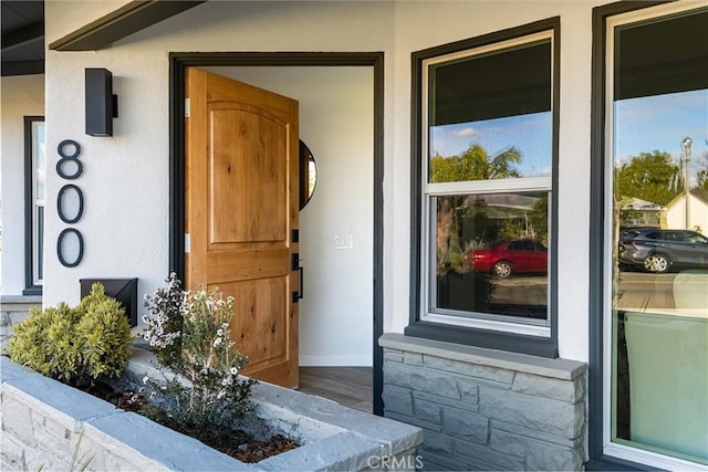 property entrance featuring stucco siding