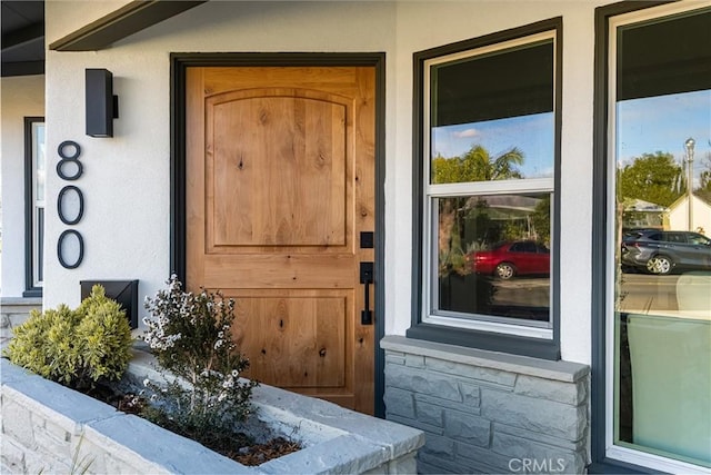 property entrance featuring stucco siding