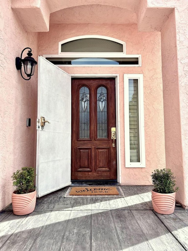 view of exterior entry with stucco siding