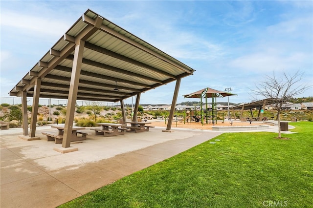 39767 Larkspur Ter, Temecula, CA 92591 - view of home's community with a lawn and a gazebo