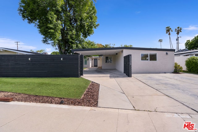 view of front of house featuring a carport