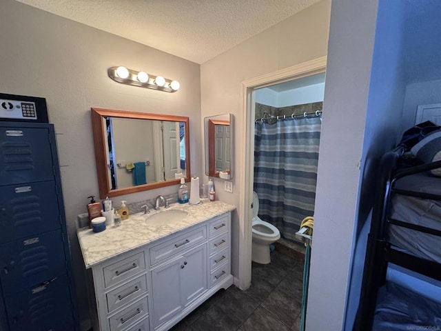 bathroom featuring a shower with curtain, vanity, a textured ceiling, and toilet