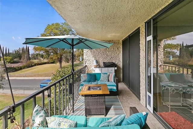 balcony featuring outdoor lounge area