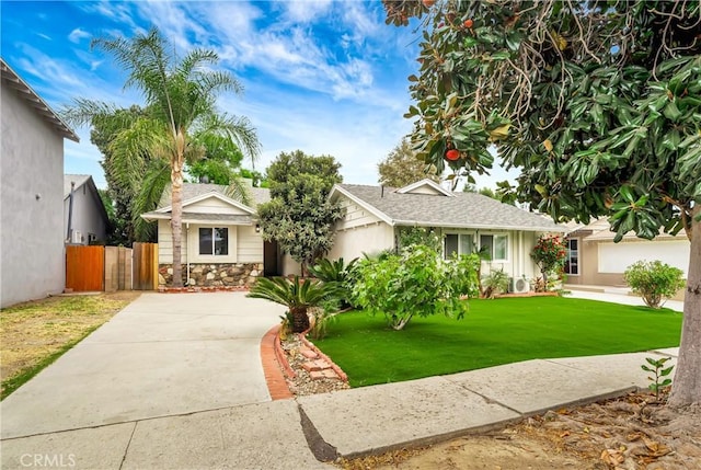 single story home with a front lawn