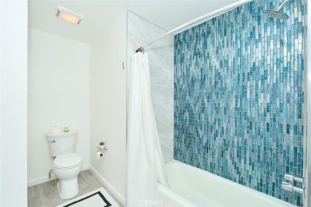 bathroom with wood-type flooring, toilet, and shower / bath combo