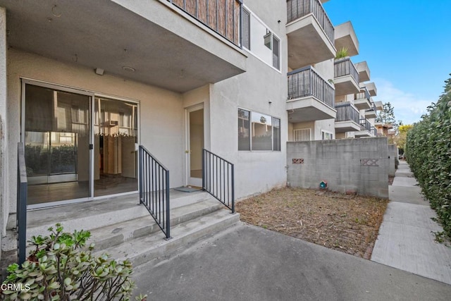 property entrance featuring stucco siding