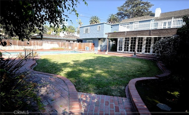 view of yard featuring a fenced in pool