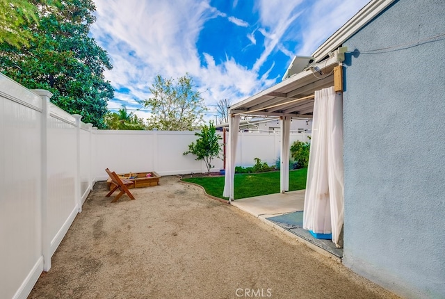 view of yard featuring a patio area